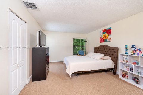 Townhouse in Miami, Florida 3 bedrooms, 145.39 sq.m. № 1807782 - photo 20