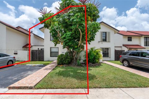 Townhouse in Miami, Florida 3 bedrooms, 145.39 sq.m. № 1807782 - photo 3