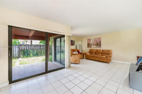 Townhouse in Miami, Florida 3 bedrooms, 145.39 sq.m. № 1807782 - photo 8