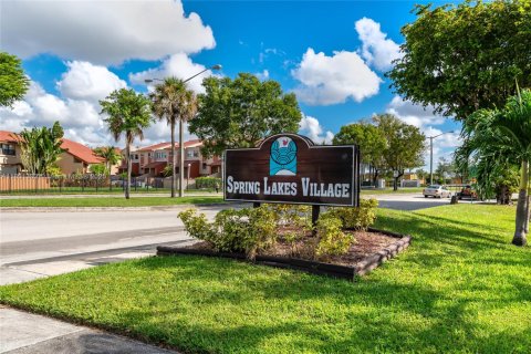 Townhouse in Miami, Florida 3 bedrooms, 145.39 sq.m. № 1807782 - photo 1