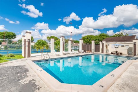 Townhouse in Miami, Florida 3 bedrooms, 145.39 sq.m. № 1807782 - photo 29