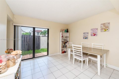 Townhouse in Miami, Florida 3 bedrooms, 145.39 sq.m. № 1807782 - photo 12