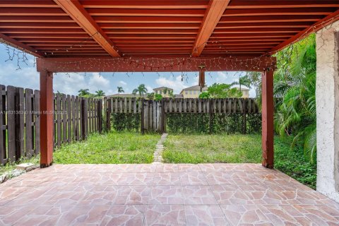 Townhouse in Miami, Florida 3 bedrooms, 145.39 sq.m. № 1807782 - photo 22