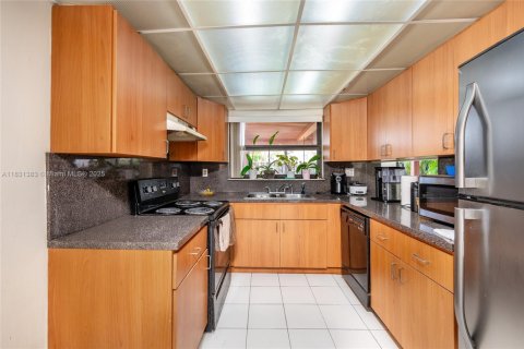 Townhouse in Miami, Florida 3 bedrooms, 145.39 sq.m. № 1807782 - photo 11