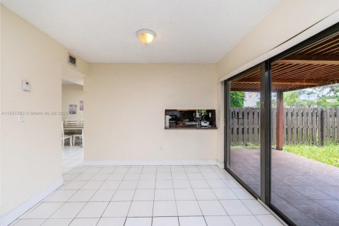 Townhouse in Miami, Florida 3 bedrooms, 145.39 sq.m. № 1807782 - photo 6