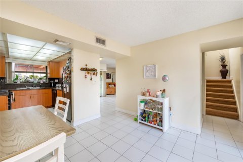 Townhouse in Miami, Florida 3 bedrooms, 145.39 sq.m. № 1807782 - photo 14