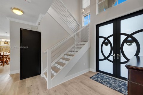 Villa ou maison à vendre à Miami, Floride: 5 chambres, 303.33 m2 № 2024791 - photo 3