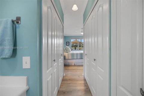 Villa ou maison à vendre à Miami, Floride: 5 chambres, 303.33 m2 № 2024791 - photo 18