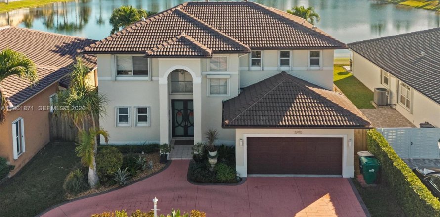 Villa ou maison à Miami, Floride 5 chambres, 303.33 m2 № 2024791