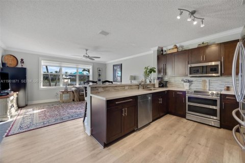 Villa ou maison à vendre à Miami, Floride: 5 chambres, 303.33 m2 № 2024791 - photo 10