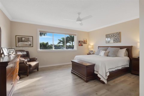 Villa ou maison à vendre à Miami, Floride: 5 chambres, 303.33 m2 № 2024791 - photo 19