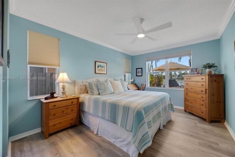 Villa ou maison à vendre à Miami, Floride: 5 chambres, 303.33 m2 № 2024791 - photo 16