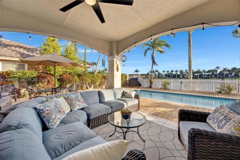 Villa ou maison à vendre à Miami, Floride: 5 chambres, 303.33 m2 № 2024791 - photo 30