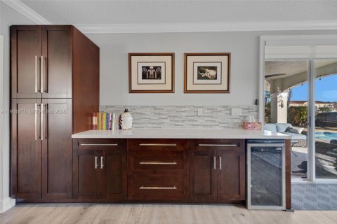 Villa ou maison à vendre à Miami, Floride: 5 chambres, 303.33 m2 № 2024791 - photo 13