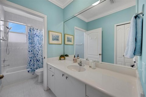 Villa ou maison à vendre à Miami, Floride: 5 chambres, 303.33 m2 № 2024791 - photo 17