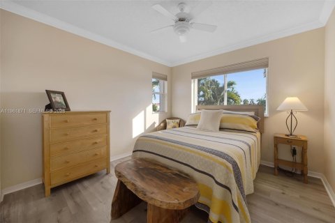 Villa ou maison à vendre à Miami, Floride: 5 chambres, 303.33 m2 № 2024791 - photo 22