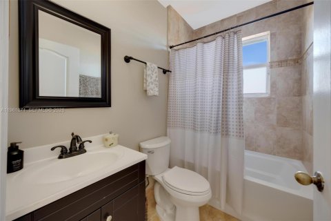 Villa ou maison à vendre à Miami, Floride: 5 chambres, 303.33 m2 № 2024791 - photo 20