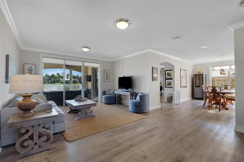 Villa ou maison à vendre à Miami, Floride: 5 chambres, 303.33 m2 № 2024791 - photo 5