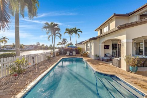 Villa ou maison à vendre à Miami, Floride: 5 chambres, 303.33 m2 № 2024791 - photo 28