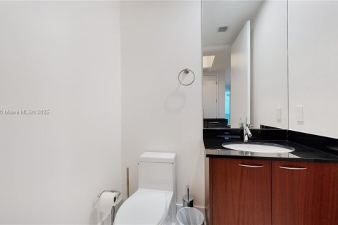 Condominio en venta en Sunny Isles Beach, Florida, 3 dormitorios, 237.64 m2 № 2013200 - foto 18