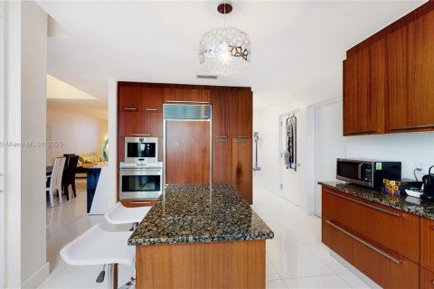 Condominio en venta en Sunny Isles Beach, Florida, 3 dormitorios, 237.64 m2 № 2013200 - foto 4