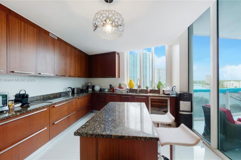 Condominio en venta en Sunny Isles Beach, Florida, 3 dormitorios, 237.64 m2 № 2013200 - foto 3