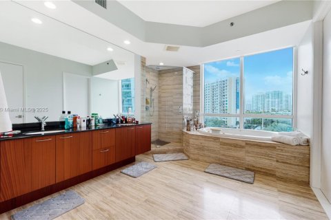 Condominio en venta en Sunny Isles Beach, Florida, 3 dormitorios, 237.64 m2 № 2013200 - foto 9