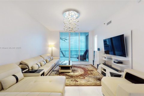 Condominio en venta en Sunny Isles Beach, Florida, 3 dormitorios, 237.64 m2 № 2013200 - foto 1