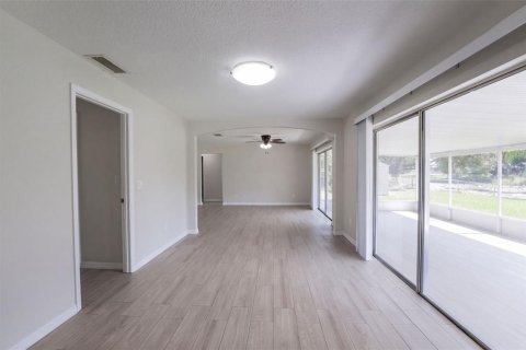 Villa ou maison à vendre à Deltona, Floride: 3 chambres, 132.01 m2 № 2420070 - photo 12