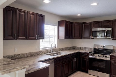 Villa ou maison à vendre à Deltona, Floride: 3 chambres, 132.01 m2 № 2420070 - photo 5