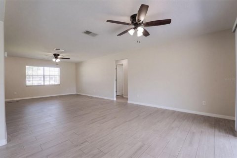 Villa ou maison à vendre à Deltona, Floride: 3 chambres, 132.01 m2 № 2420070 - photo 14