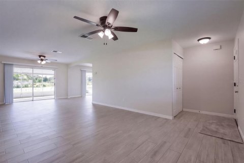 Villa ou maison à vendre à Deltona, Floride: 3 chambres, 132.01 m2 № 2420070 - photo 24