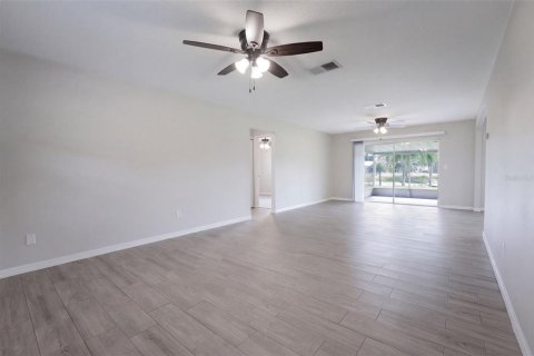 Villa ou maison à vendre à Deltona, Floride: 3 chambres, 132.01 m2 № 2420070 - photo 26
