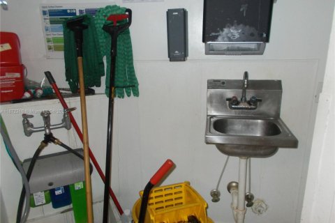 Propiedad comercial en venta en Pinecrest, Florida № 2019177 - foto 16