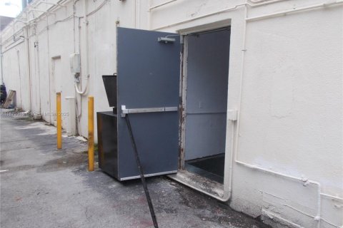 Propiedad comercial en venta en Pinecrest, Florida № 2019177 - foto 17