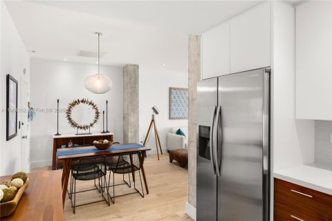 Condo in Miami Beach, Florida, 1 bedroom  № 2047515 - photo 4