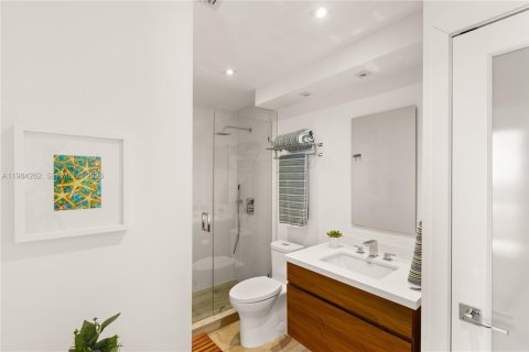 Condo in Miami Beach, Florida, 1 bedroom  № 2047515 - photo 12