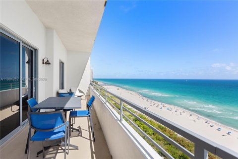 Condo in Miami Beach, Florida, 1 bedroom  № 2047515 - photo 1