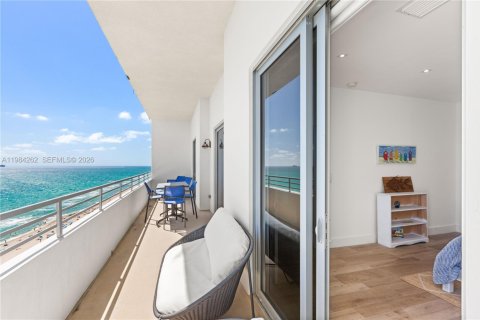 Condo in Miami Beach, Florida, 1 bedroom  № 2047515 - photo 23