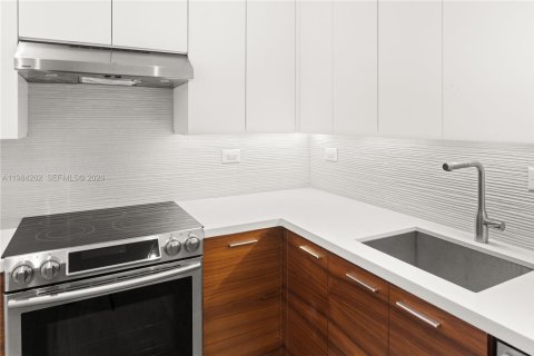 Condo in Miami Beach, Florida, 1 bedroom  № 2047515 - photo 5