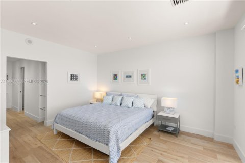 Condo in Miami Beach, Florida, 1 bedroom  № 2047515 - photo 16