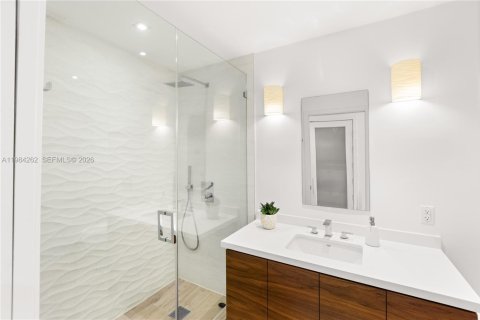 Condo in Miami Beach, Florida, 1 bedroom  № 2047515 - photo 21