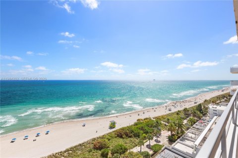 Condo in Miami Beach, Florida, 1 bedroom  № 2047515 - photo 25