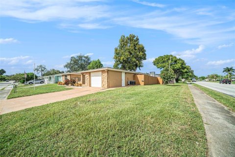 Casa en venta en Port Richey, Florida, 3 dormitorios, 133.97 m2 № 1903677 - foto 3