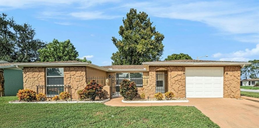 Casa en Port Richey, Florida 3 dormitorios, 133.97 m2 № 1903677