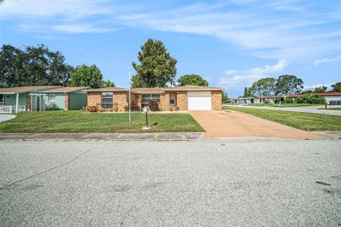 Casa en venta en Port Richey, Florida, 3 dormitorios, 133.97 m2 № 1903677 - foto 2