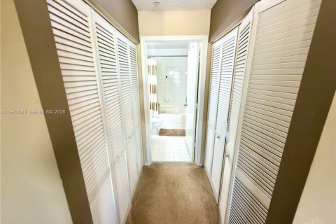 Condominio en venta en Coconut Creek, Florida, 2 dormitorios, 89.84 m2 № 2032754 - foto 16