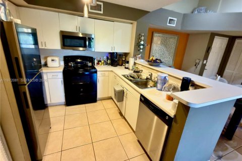 Condominio en venta en Coconut Creek, Florida, 2 dormitorios, 89.84 m2 № 2032754 - foto 9