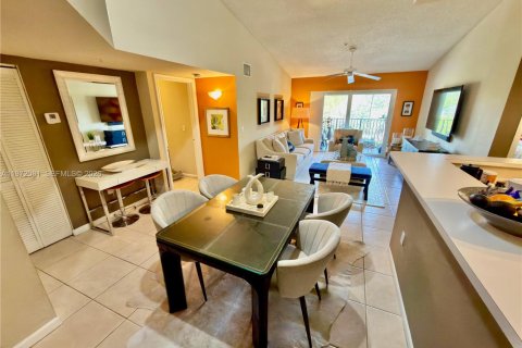 Condominio en venta en Coconut Creek, Florida, 2 dormitorios, 89.84 m2 № 2032754 - foto 4