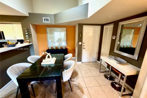 Condominio en venta en Coconut Creek, Florida, 2 dormitorios, 89.84 m2 № 2032754 - foto 2